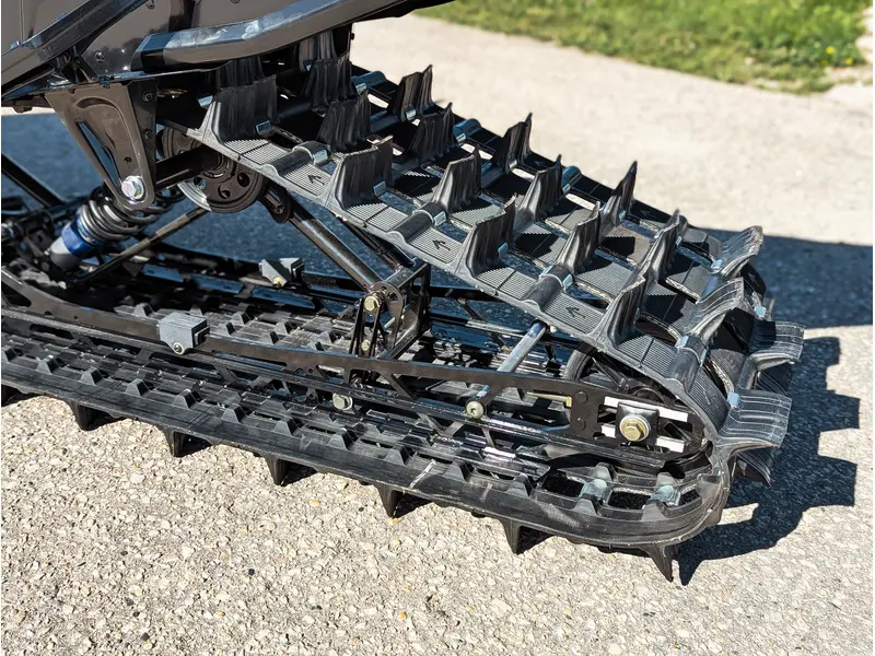 2026 Polaris 850 RMK Khaos 146 // Gloss Black/Blue Dusk