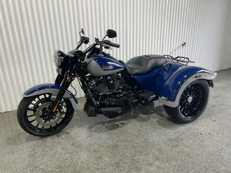 2023 Harley-Davidson FREEWHEELER ABS 114 **MODELE TRIKE RECHERCHÉ!**