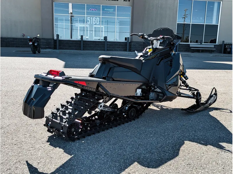 2026 Polaris 650 INDY XC 137 // Gloss Black/Blue Dusk