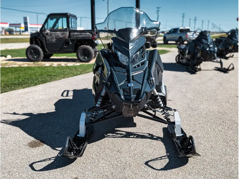 2026 Polaris 650 Voyageur SP 146 // Gloss Black/Blue Dusk