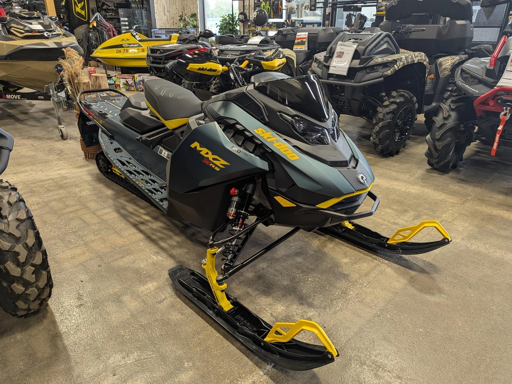 2026 Ski-doo Mxz Xrs 850 137 Ir 1.25 10.25 alt