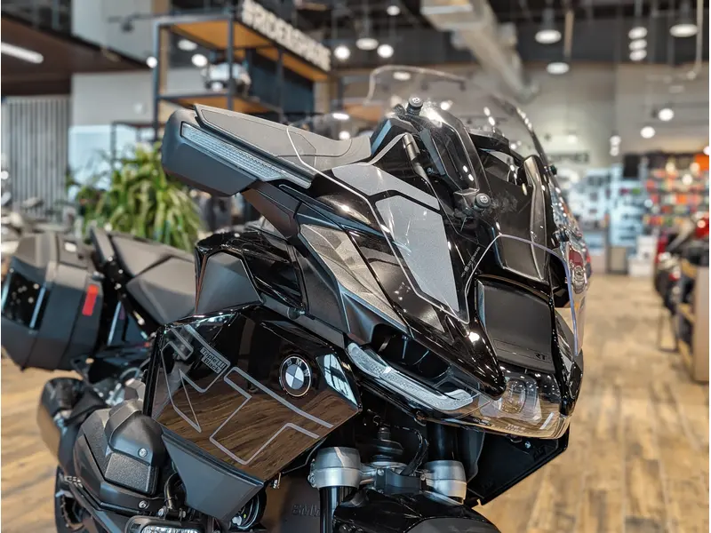 2026 BMW R 1300 RT // Triple Black