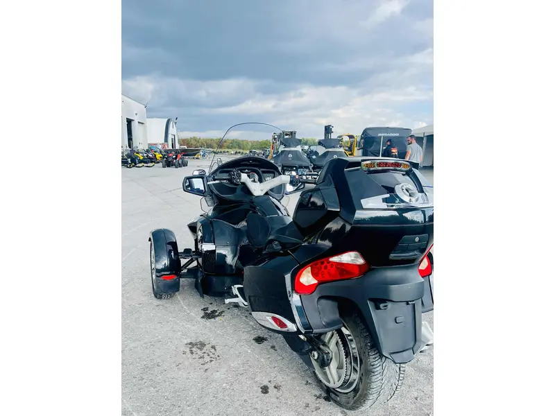 2010 Can-Am SPYDER RT S thumbnail 4