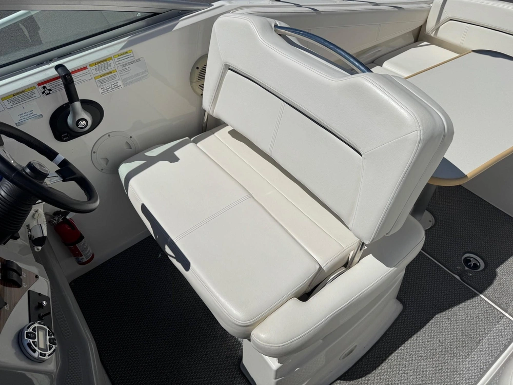 2012 Bayliner 255 alt