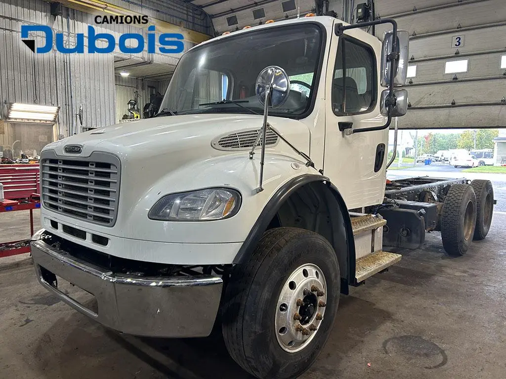 2018 Freightliner M2-106