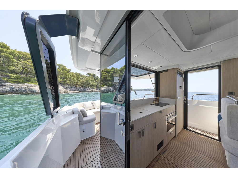 2026 Prestige Yachts F 4.3 alt