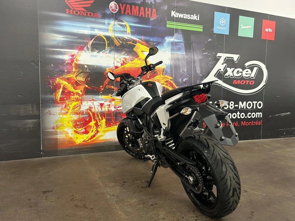 Ktm 690 Duke 2016 alt