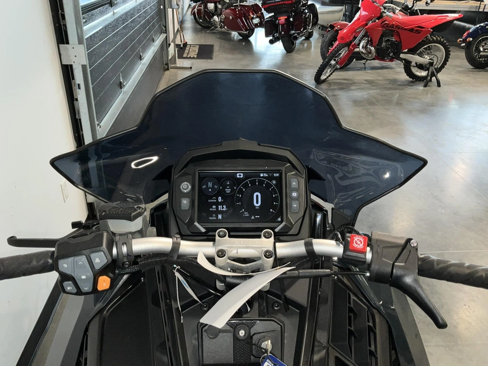 2026 Polaris 850 Indy Vr1 137 alt