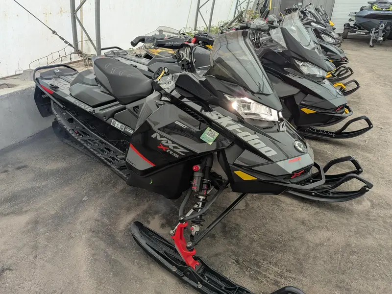 2020 Ski-Doo MXZ XRS 850 129 9174 KM WARRANTY