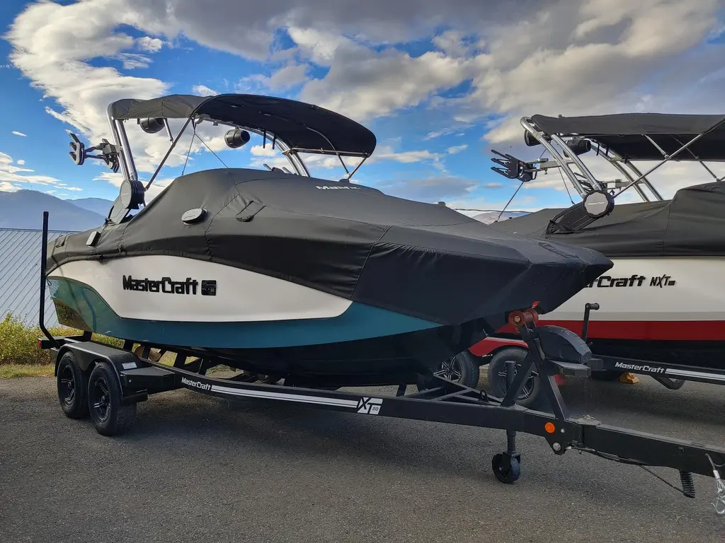 2025 Mastercraft XT20