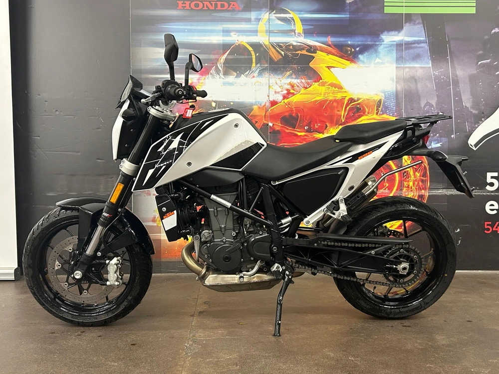 Ktm 690 Duke 2016 alt