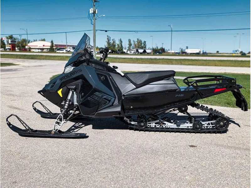 2026 Polaris 650 Voyageur SP 146 // Gloss Black/Blue Dusk