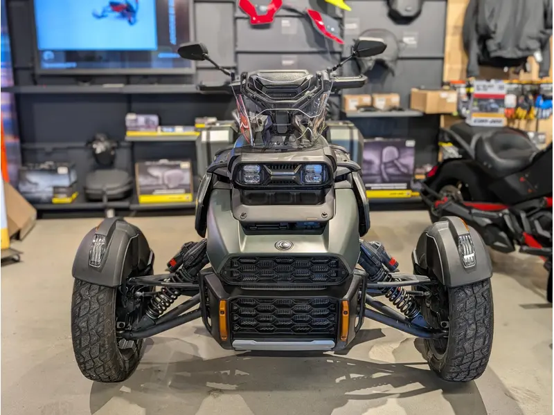 Can-Am *DEMO* Canyon Redrock - Moss Green 2025