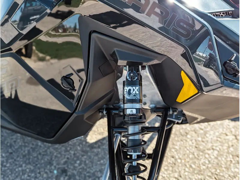 2026 Polaris 650 INDY XC 137 // Gloss Black/Blue Dusk