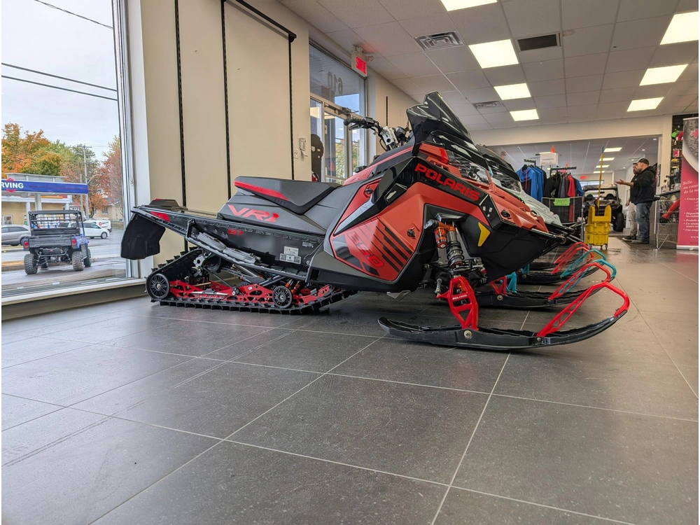 2025 Polaris 850 Indy Vr1 137 Dynamix Edition | 🌆 Dynamix Polaris – Suspension Intelligente 🌆 | ❄️ Comparable Ski-doo Mxz X-rs 850 & Yamaha Sidewinder L-tx ❄️ alt