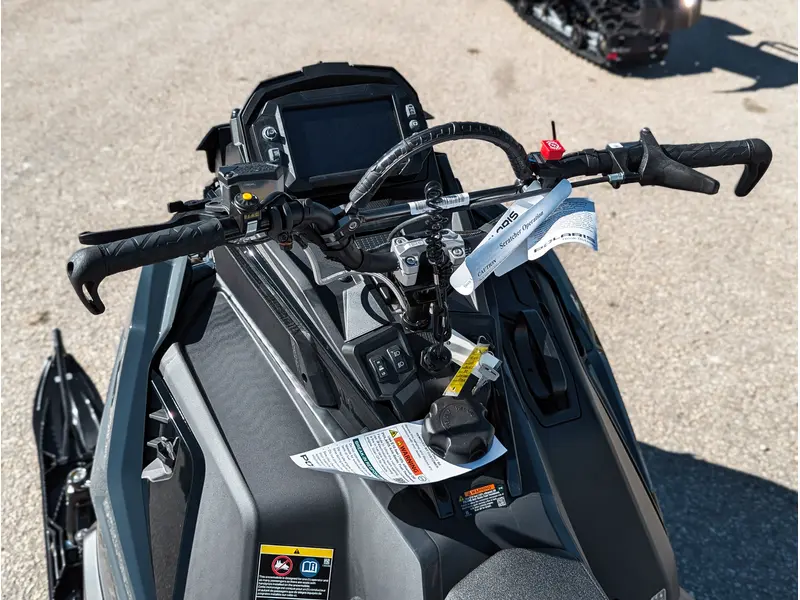 2026 Polaris 850 RMK Khaos 146 // Gloss Black/Blue Dusk