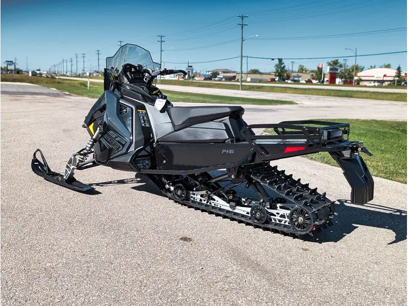 2026 Polaris 650 Voyageur SP 146 // Gloss Black/Blue Dusk