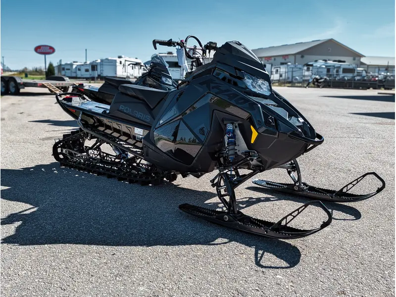 2026 Polaris 850 RMK Khaos 146 // Gloss Black/Blue Dusk