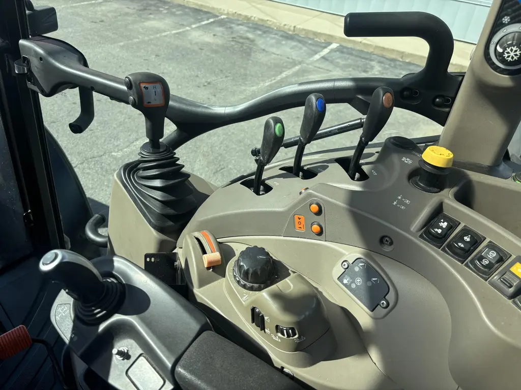 2018 Case IH Farmall 105U