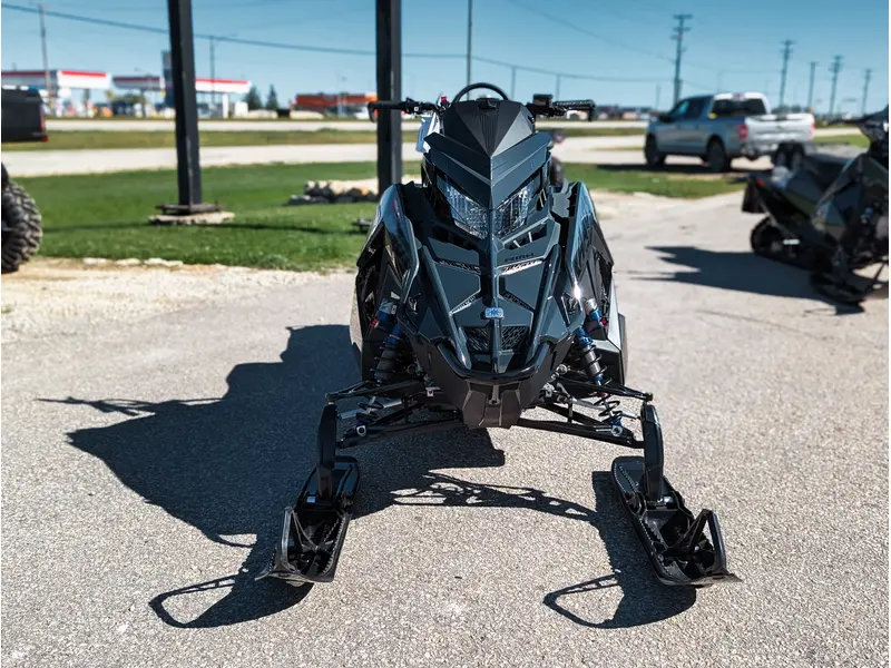 2026 Polaris 850 RMK Khaos 146 // Gloss Black/Blue Dusk