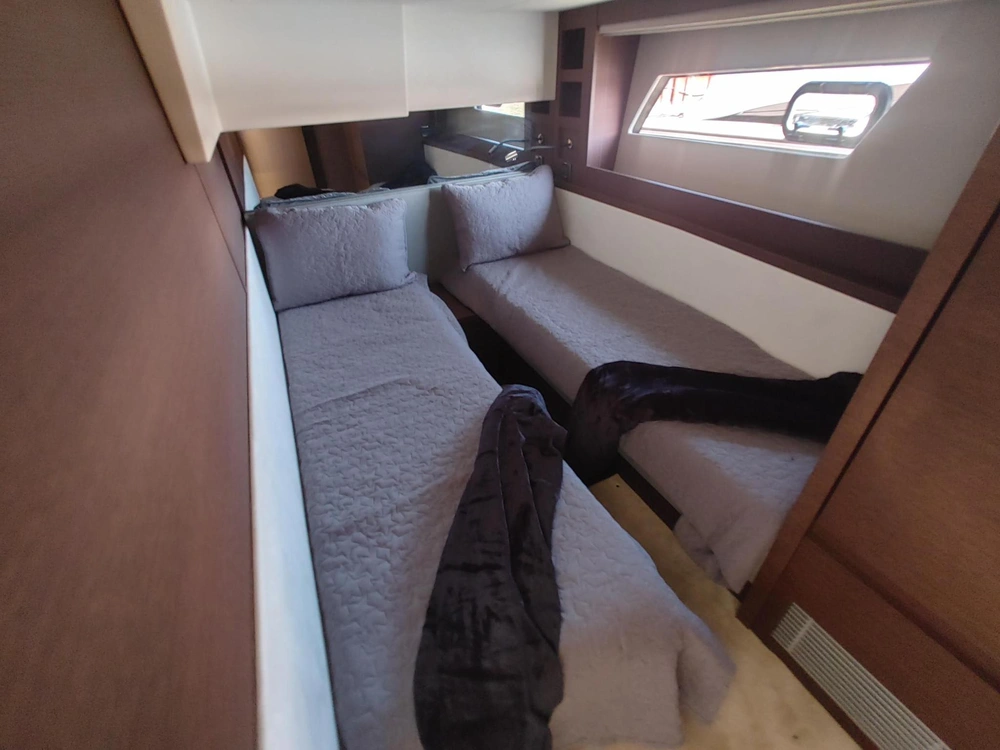 2023 Prestige Yachts 520 S alt