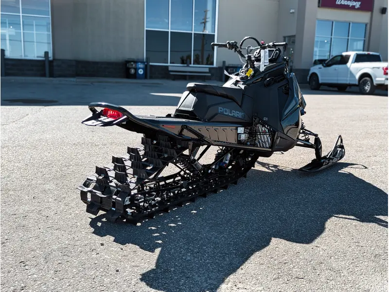 2026 Polaris 850 RMK Khaos 146 // Gloss Black/Blue Dusk