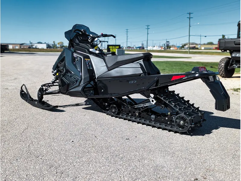 2026 Polaris 650 INDY XC 137 // Gloss Black/Blue Dusk