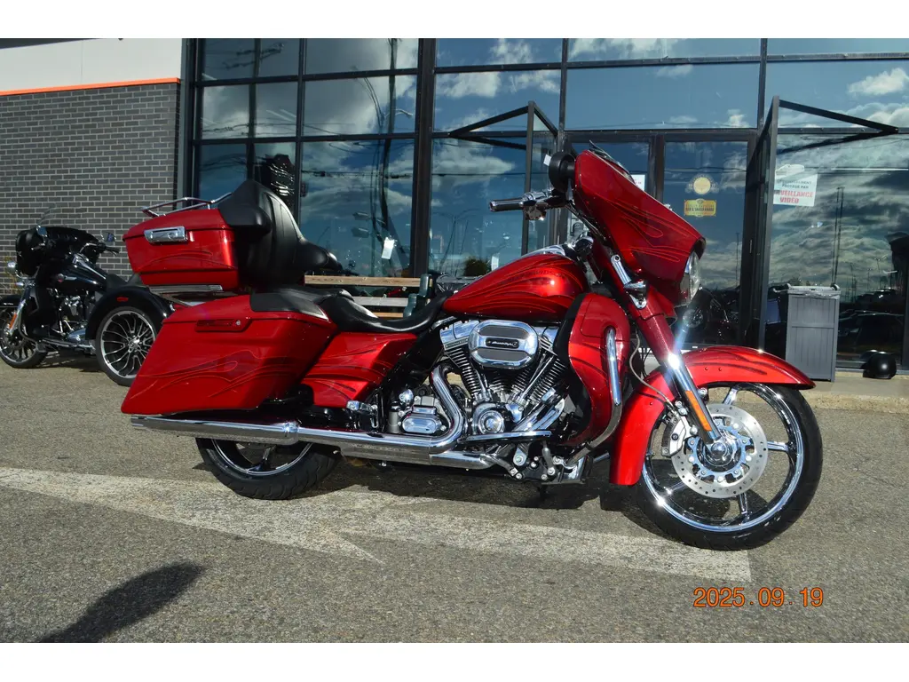 2016 Harley-Davidson FLHXSE