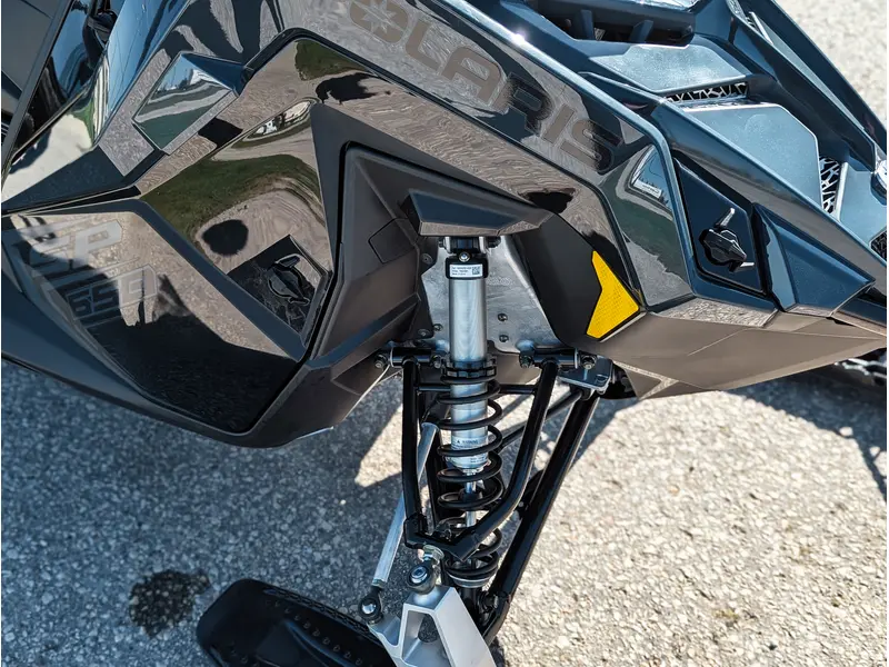 2026 Polaris 650 Voyageur SP 146 // Gloss Black/Blue Dusk