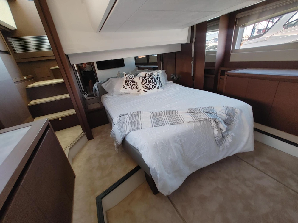 2023 Prestige Yachts 520 S alt