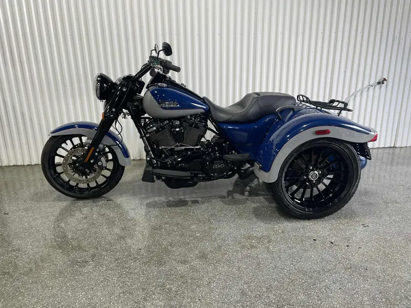 2023 Harley-Davidson FREEWHEELER ABS 114 **MODELE TRIKE RECHERCHÉ!**