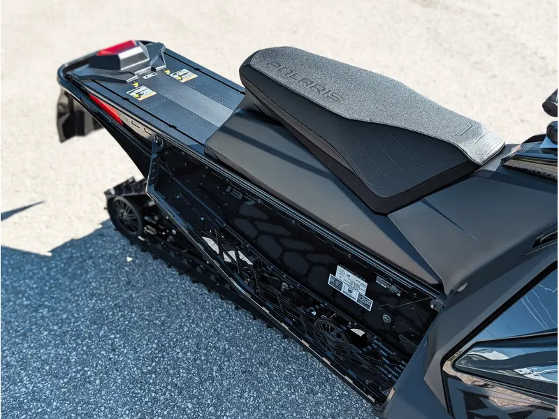 2026 Polaris 650 INDY XC 137 // Gloss Black/Blue Dusk