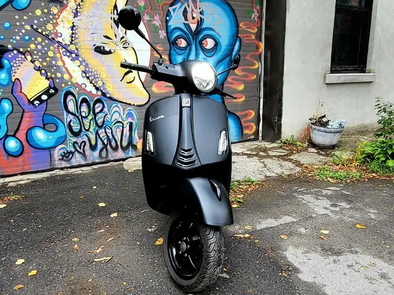 2020 Vespa GTS Super 300 Notte thumbnail 5