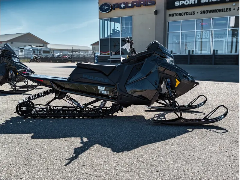 2026 Polaris 850 RMK Khaos 146 // Gloss Black/Blue Dusk