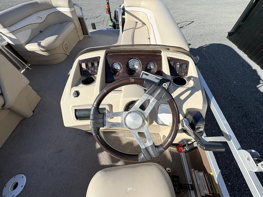2012 Bennington Marine 20sl alt