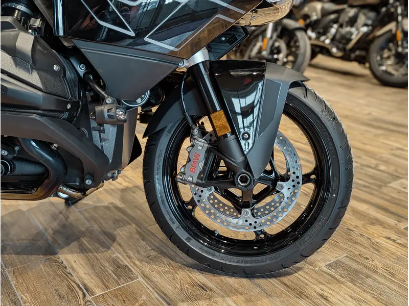 2026 BMW R 1300 RT // Triple Black