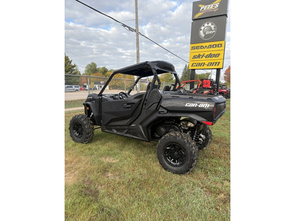 2026 Can-am Com Xt 700 alt