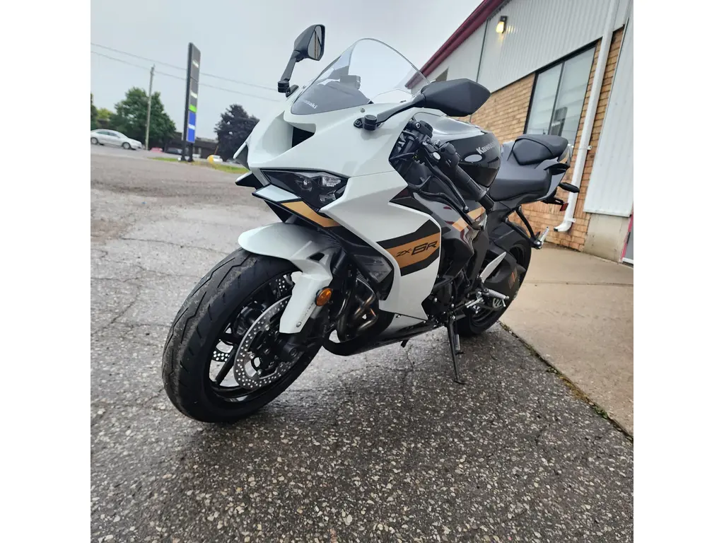 New 2026 Kawasaki Ninja ZX-6R ABS in Dorchester - Fast Track