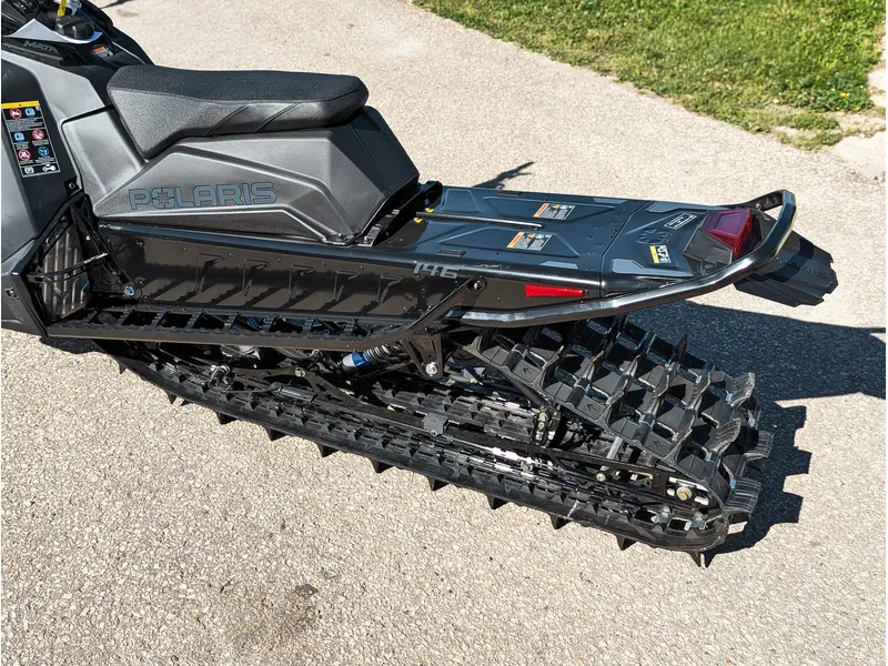 2026 Polaris 850 RMK Khaos 146 // Gloss Black/Blue Dusk