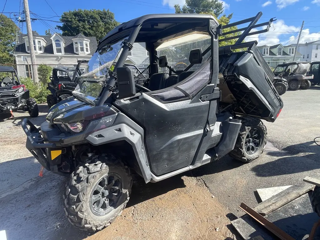 2023 Can-Am Defender XT HD9
