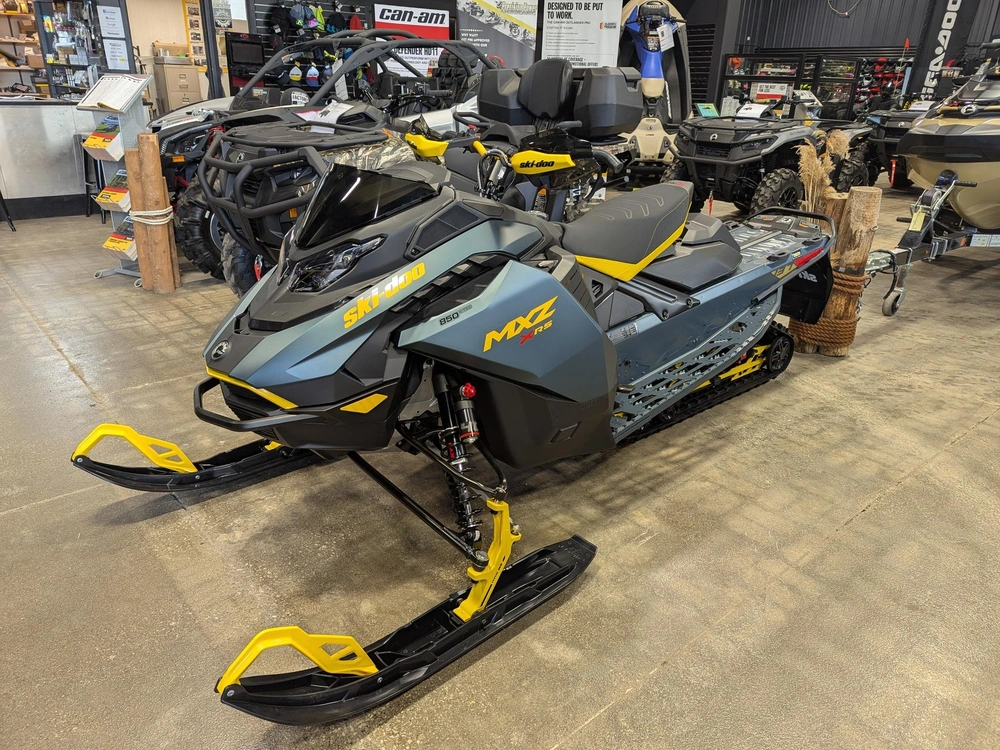 2026 Ski-doo Mxz Xrs 850 137 Ir 1.25 10.25 alt
