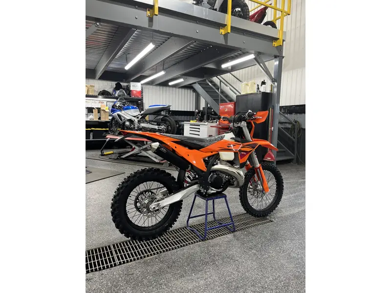 2026 KTM 300 XC-W thumbnail 2