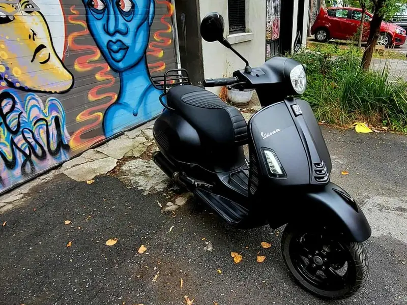 2020 Vespa GTS Super 300 Notte thumbnail 3