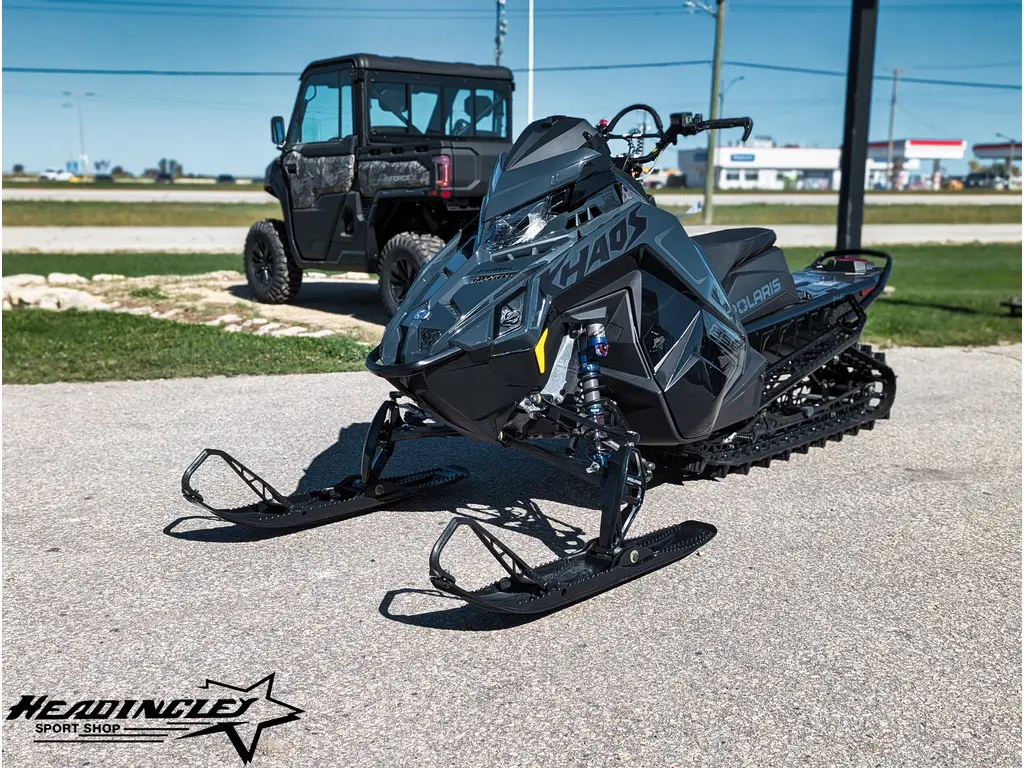 2026 Polaris 850 RMK Khaos 146 // Gloss Black/Blue Dusk 