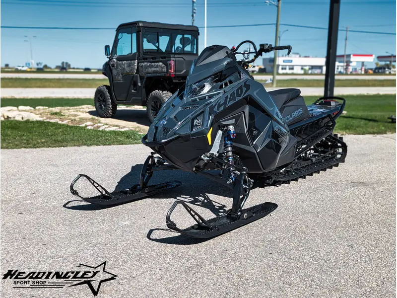 2026 Polaris 850 RMK Khaos 146 // Gloss Black/Blue Dusk