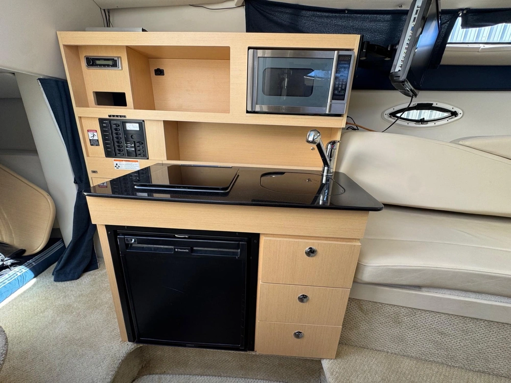 2012 Bayliner 255 alt