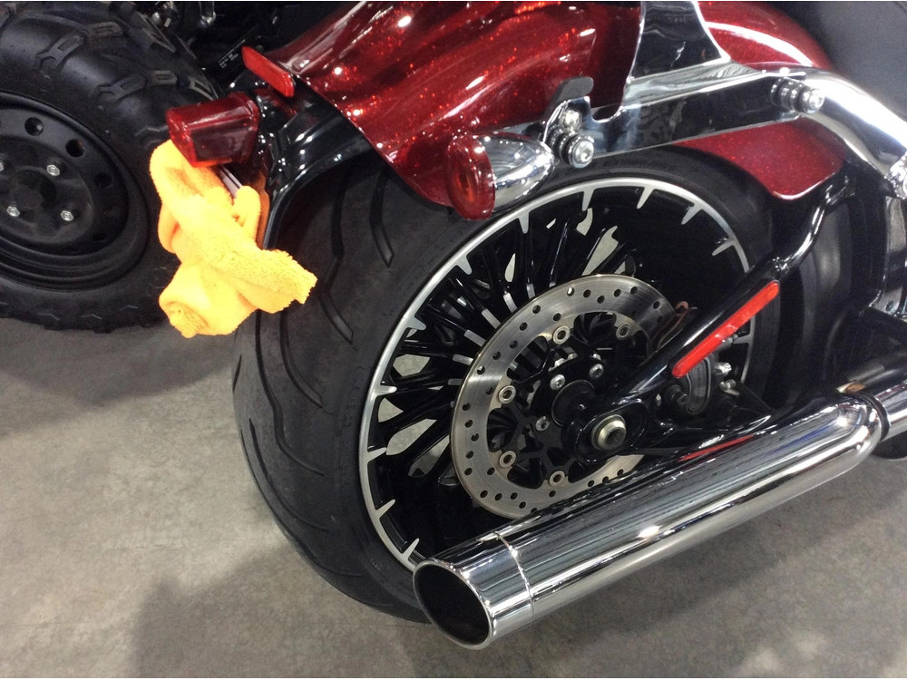 2017 Harley-davidson Breakout 103 Fxsb alt