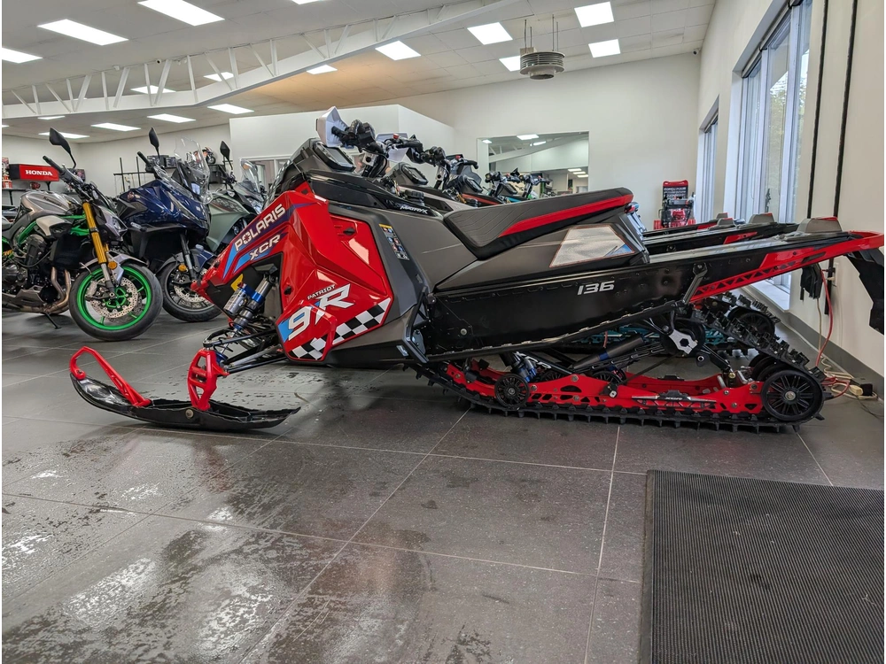 2025 Polaris Sno-25 9r Indy Xcr 137 Le | 🌆 Concurrents Directs : Backcountry X-rs & Summit Sp & Renegade X-rs 🌆 alt