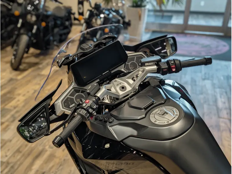 2026 BMW R 1300 RT // Triple Black