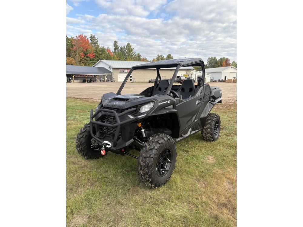 2026 Can-am Com Xt 700 alt